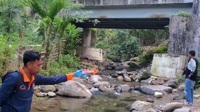 Tim-Inafis-Polres-Pidie-melakikan-olah-TKP-di-lokasi-temuan-jasad-bayi.jpg
