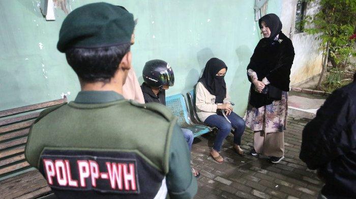 Wali-Kota-Banda-Acehmengamankan-pasangan-non-muhrim.jpg