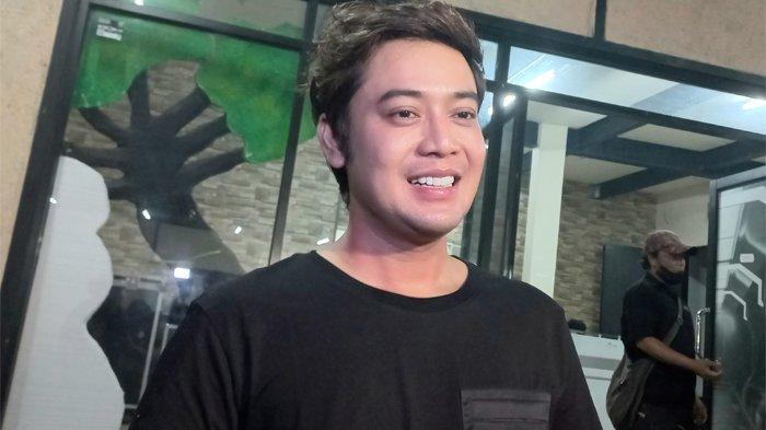 10 FAKTA Kriss Hatta Pacari Artis Muda Berusia 14 Tahun, Sudah Dapat Restu hingga Berniat Serius