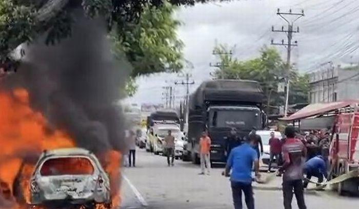 mobil-Honda-Jazz-hangus-terbakar-jalan-lintas-nasional-Banda-Aceh-Medan-di-kawasan-Bireuen.jpg