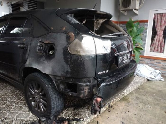 mobil-suv-toyota-harrier-milik-ketua-yara-langsa-dibakar-otk.jpg