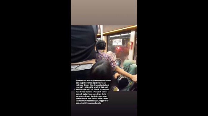 Sopir Bus Transjakarta Terobos Palang Pintu Kereta Api, Penumpang Panik dan Menangis