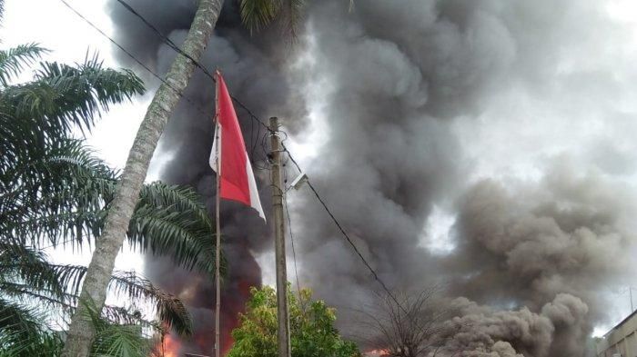 Satu Rumah Warga di Samping Mapolres Langsa Terbakar