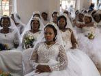 800-Pasangan-Nikah-Massal-di-Afrika-Selatan-Ada-yang-Poligami.jpg