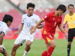 Aksi-striker-Vietnam-U23-Nguyen-Quoc-Viet-ketika-menghadapi-Filipina.jpg