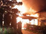 Amukan-api-terlihat-sangat-besar-ketika-menghanguskan-lima-rumah-Aceh-Tamiang.jpg