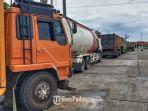 Antrean-truk-di-kawasan-Jalan-By-Pass-Air-Pacah.jpg