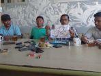 Ayah-korban-dugaan-penganiayaan-hingga-meninggal-oleh-oknum-TNI-melapor-LBH-Banda-Aceh.jpg
