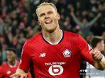 Bakker-Rayakan-Gol.jpg