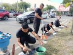 Brimob-pengecatan-dan-pembersihan-jalan.jpg