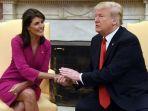 Donald-Trump-berjabat-tangan-dengan-Nikki-Haley-Duta-Besar-Amerika-Serikat-untuk-PBB.jpg