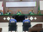 Dua-terdakwa-penyuka-sesama-jenis-mengikuti-proses-sidangpembacaan-vonis.jpg