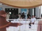 Eksekutor-hukuman-cambuk-mengayunkan-rotan-ke-punggung-pelanggar-syariat-Islam-di-Aceh-Timur.jpg