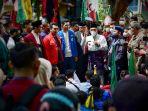 Gubernur-Sumut-Edy-Rahmayadi-menemui-massa-yang-menggelar-aksi-di-depan-kantor-DPRD-Sumut.jpg