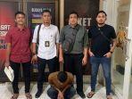 HB-23-pelaku-pemerkosaan-diapit-oleh-personel-Unit-PPA-Satuan-Reskrim-Polresta-Banda-Aceh.jpg