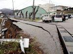 Jalan-Amblas-Akibat-Gempa-Jepang.jpg