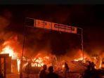Kamp-pengungsi-di-Rafah-dibakar-oleh-tentara-Israel-melalui-pengebomban.jpg