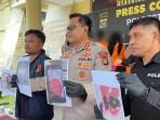 Kapolresta-Kendari-Kombes-Pol-Edwin-Louis-Sengka-didampingi-Kasat-Reskrim-AKP-Welliwanto-Malau.jpg