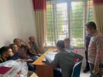 Kasat-Reskrim-Polres-Aceh-Utara-proses-penyerahan-enam-tersangka-aliran-sesat-Millah-Abraham.jpg