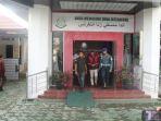 Kejari-Lhokseumawe-mengeksekusi-terpidana-kasus-korupsi-Rumah-Sakit-Arun-ke-Lapas-Lhokseumawe.jpg