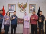 Ketua-Dekranasda-Aceh-Besar-Hj-Rita-Mayasari-bersama-Ketua-Harian-Drs-Sulaimi-MS.jpg