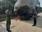 Kondisi-dumptruk-yang-dibakar-massa-di-Tenggulun-Aceh-Tamiang.jpg