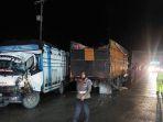 Kondisi-truk-yang-tabrakan-di-jembatan-Kota-Kualasimpang.jpg