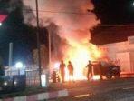 Mobil-jenis-jeep-terbakar-saat-mengisi-BBM-di-SPBU-Buket-Metuah.jpg