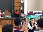 Nikita-Mirzani-usai-menjalani-sidang-tuntutan-di-Pengadilan-Negeri-Jakarta-Selatan.jpg