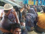 Para-imigran-Rohingya-yang-berada-satu-bus-kini-diamankan-sementara-di-Terminal-Type-A-Langsa.jpg