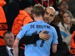 Pelatih-Man-City-Pep-Guardiola-memeluk-Kevin-De-Bruyne-usai-ditarik-keluar.jpg