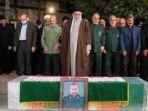 Pemimpin-Tertinggi-Iran-Ayatollah-Ali-Khamenei-shalat-jenazah-Sayyed-Razi-Mousavi.jpg