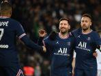 Penyerang-PSG-Lionel-Messi-melakukan-perayaan-bersama-Neymar-dan-Kylian-Mbappe.jpg