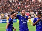 Penyerang-Persiraja-asal-Inggris-Connor-Flynn-saat-merayakan-gol.jpg