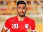 Pesepak-bola-Iran-Amir-Nasr-Azadani.jpg