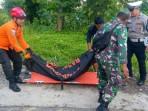 Petugas-Basarnas-mengevakuasi-korban-laka-lantas-di-Gunung-Paro.jpg