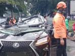 Pohon-tumbang-menimpa-sebuah-mobil-di-Jalan-Metro-Pondok-Indah-Raya.jpg