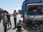 Polisi-melakukan-olah-TKP-pasca-kecelakaan-yang-menewaskan-seorang-bumil-dan-balita.jpg