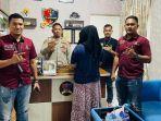 Polisi-mengamankan-remaja-putri-mencuri-handphone-milik-keluarga-pasien.jpg