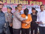Polisi-menghadirkan-pelaku-26-oknum-guru-ngaji-di-salah-satu-dayah-di-Kecamatan-Timang-Gajah.jpg