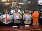 Polres-Taput-saat-memaparkan-kasus-karyawan-Akper-Tarutung-dibunuh-pasangan-sejenisnya.jpg