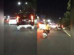 Potongan-gambar-aksi-ugal-ugalan-mobil-Pajero-Sport-di-tengah-jalan.jpg