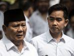 Prabowo-dan-Gibran-di-halaman-Gedung-KPU-Jakarta.jpg