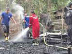 Satu-unit-rumah-berkonstruksi-kayu-di-Kecamatan-Juli-ludes-terbakar.jpg