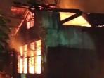 Satu-unit-rumah-milik-Nek-Umar-70-warga-Gampong-Keude-Aron-Kecamatan-Kaway-XVI-terbakar.jpg