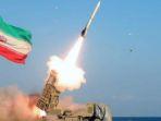 Sebuah-rudal-diluncurkan-saat-berlangsungnya-latihan-tahunan-IRGC.jpg