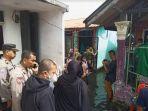 Sejumlah-personel-polisi-tampak-hadir-di-rumah-duka-penjual-gorengan.jpg