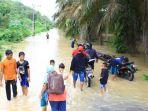 Sejumlah-ruas-jalan-penghubung-antar-kampung-di-Aceh-Tamiang-putus-akibat-banjir.jpg