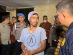 Tampang-pelaku-pembawa-13-ton-ganja-dari-Aceh-saat-diinterogasi-Kapolrestabes-Medan.jpg