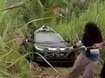 Tangkapan-layar-sebuah-mobil-diduga-mulik-Google-Maps-tersesat-di-jalan-buntu.jpg